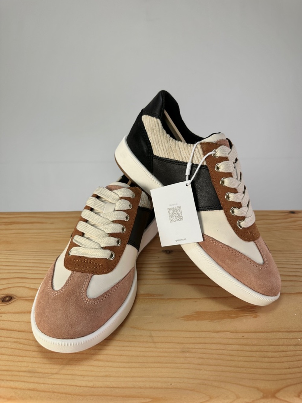 Geox Colorblock Sneakers Low Top Casual Shoes Size 5 NWT Neutral Walking Shoes - Picture 4 of 10